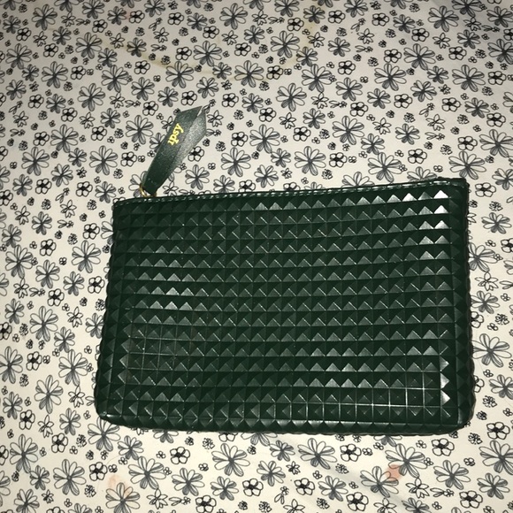 An ipsy hand bag - Picture 1 of 3